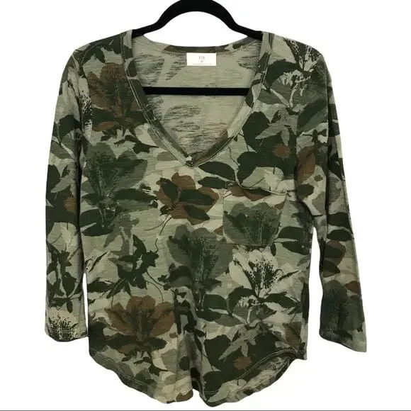 Anthro T.la Soft Cotton Floral Camo Top Vneck Sz XS - Picture 8 of 11
